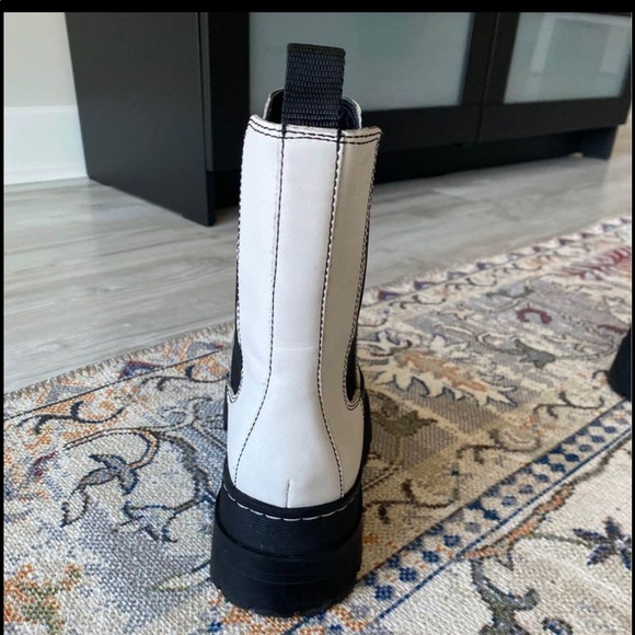 Women’s 8.5 Marc fisher White Platform Boots - Picture 4 of 10